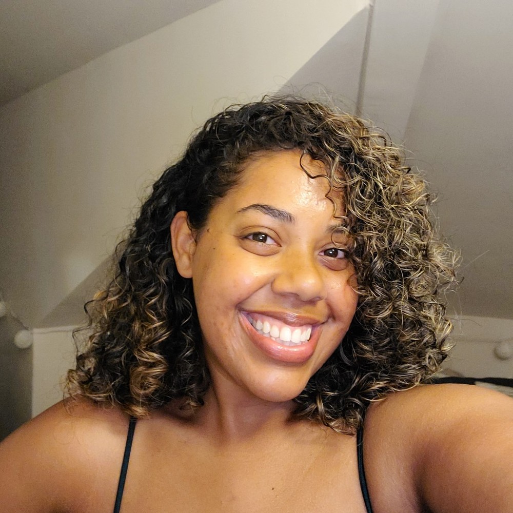 Meet your Posher, Elise